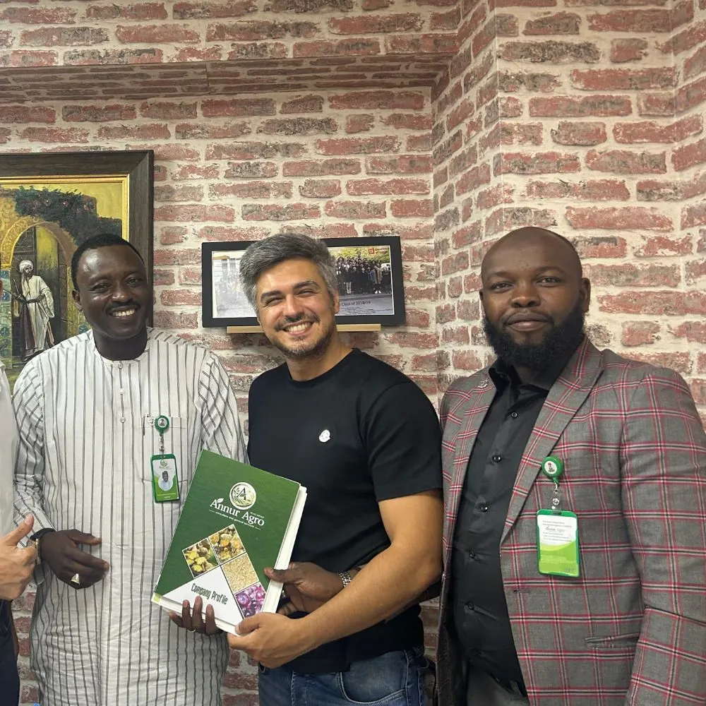 Sesión informativa para una delegación empresarial de Nigeria sobre el marco jurídico de los negocios de extranjeros en Turquía y las normas de importación y exportación.